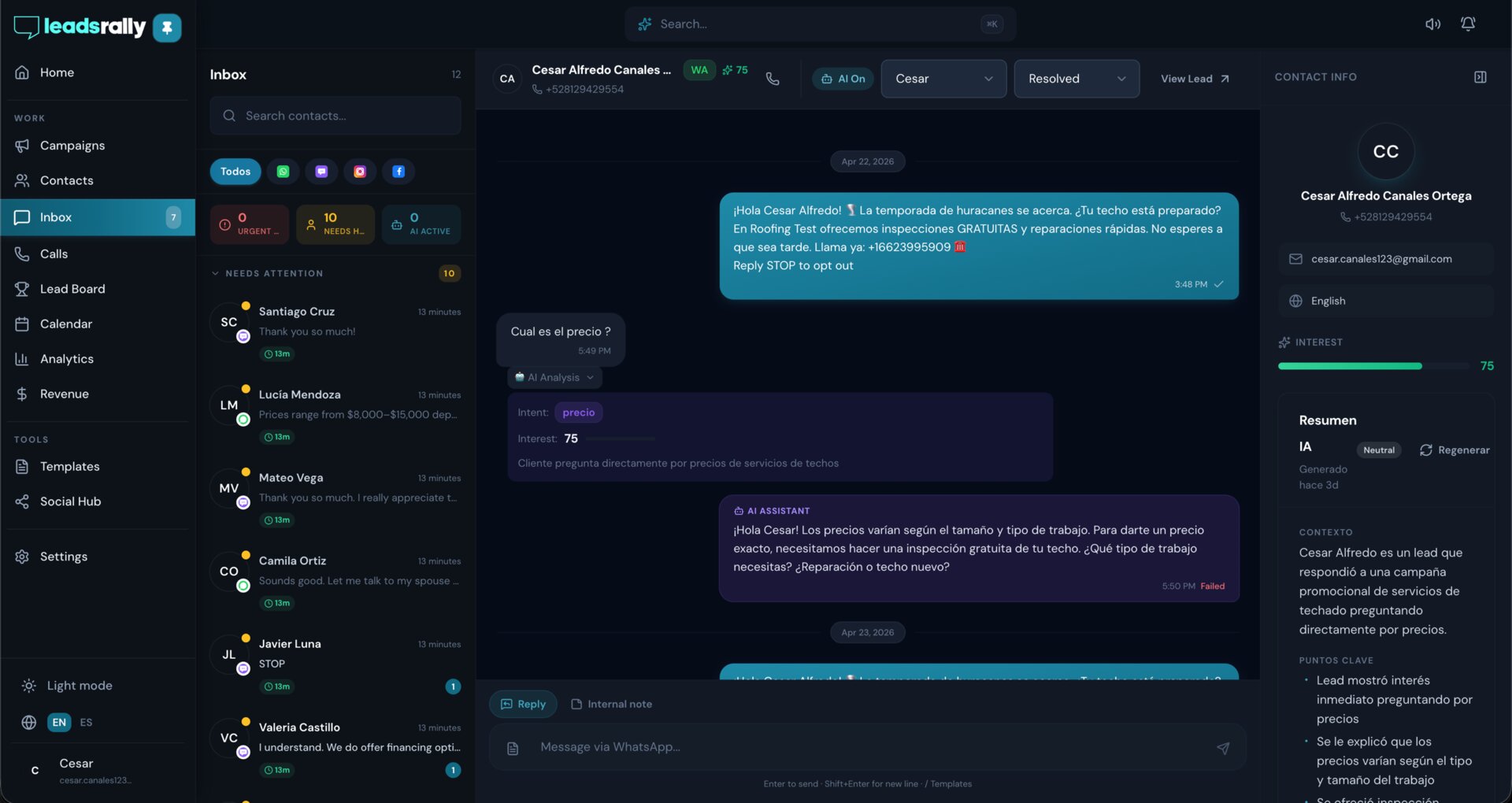 Inbox de LeadsRally con conversaciones de WhatsApp, SMS y email respondidas por IA